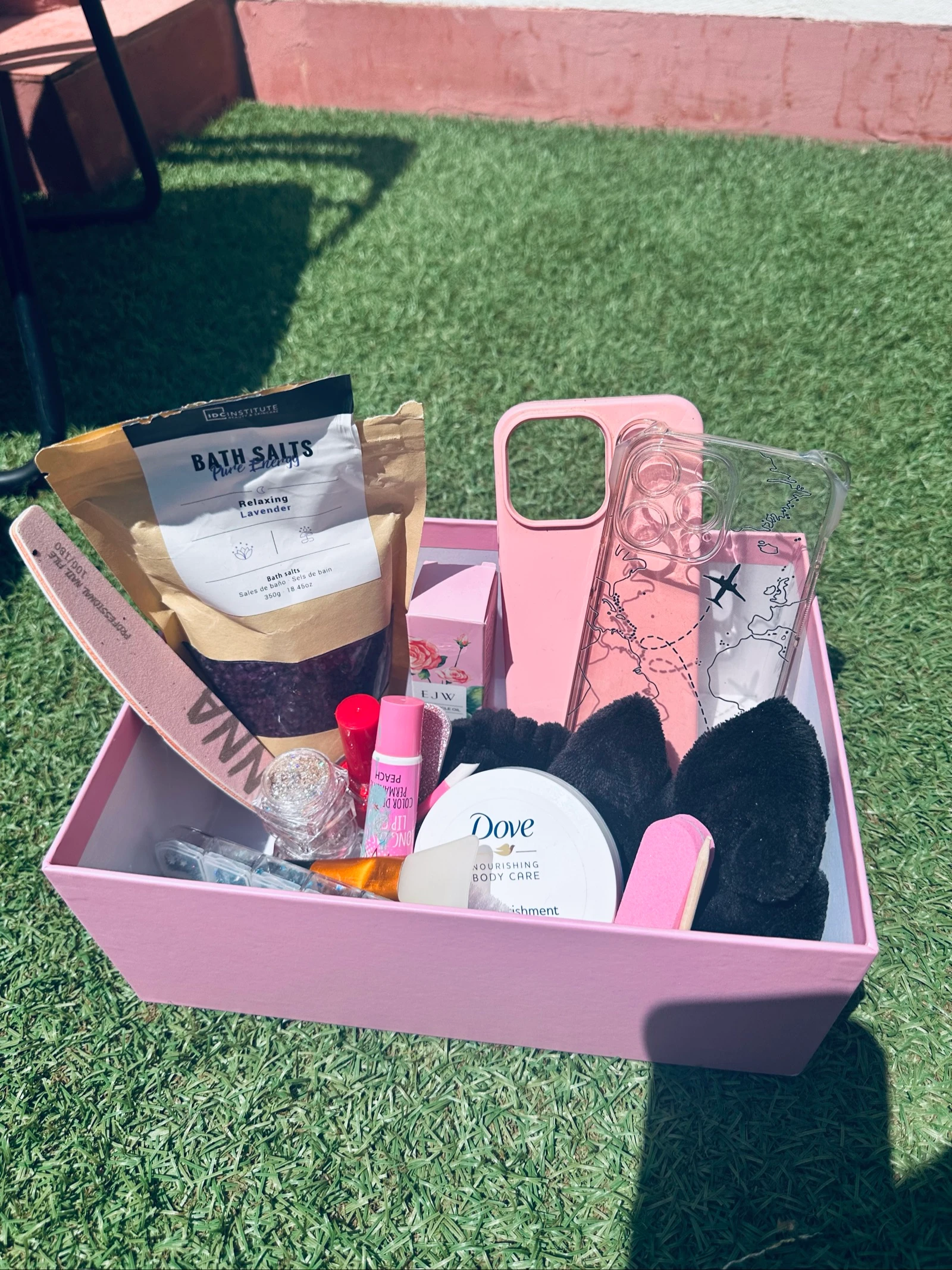 Mini cesta de autocuidado y manicura 💕 (18 piezas) – photo 2